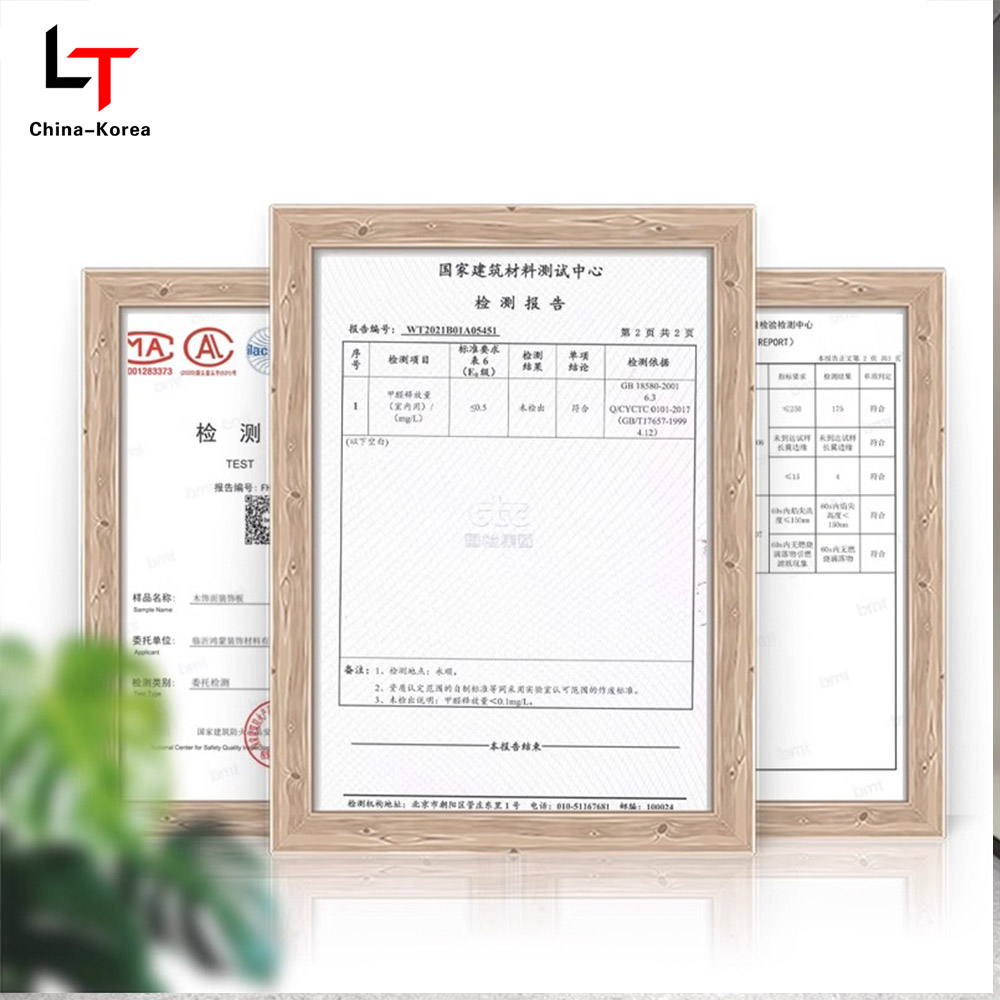 1220×2440 mm Miljövänlig PVC träfaner ådring dekorativa väggpaneler för inomhusväggbeklädnad Vattentät reptålig Enkel att installera